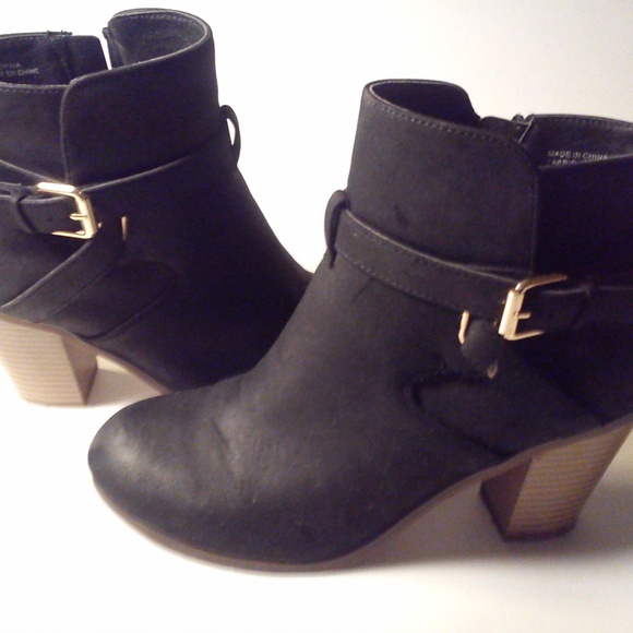 New Black Fashion Booties  *MAKE AN OFFER* - Picture 3 of 6